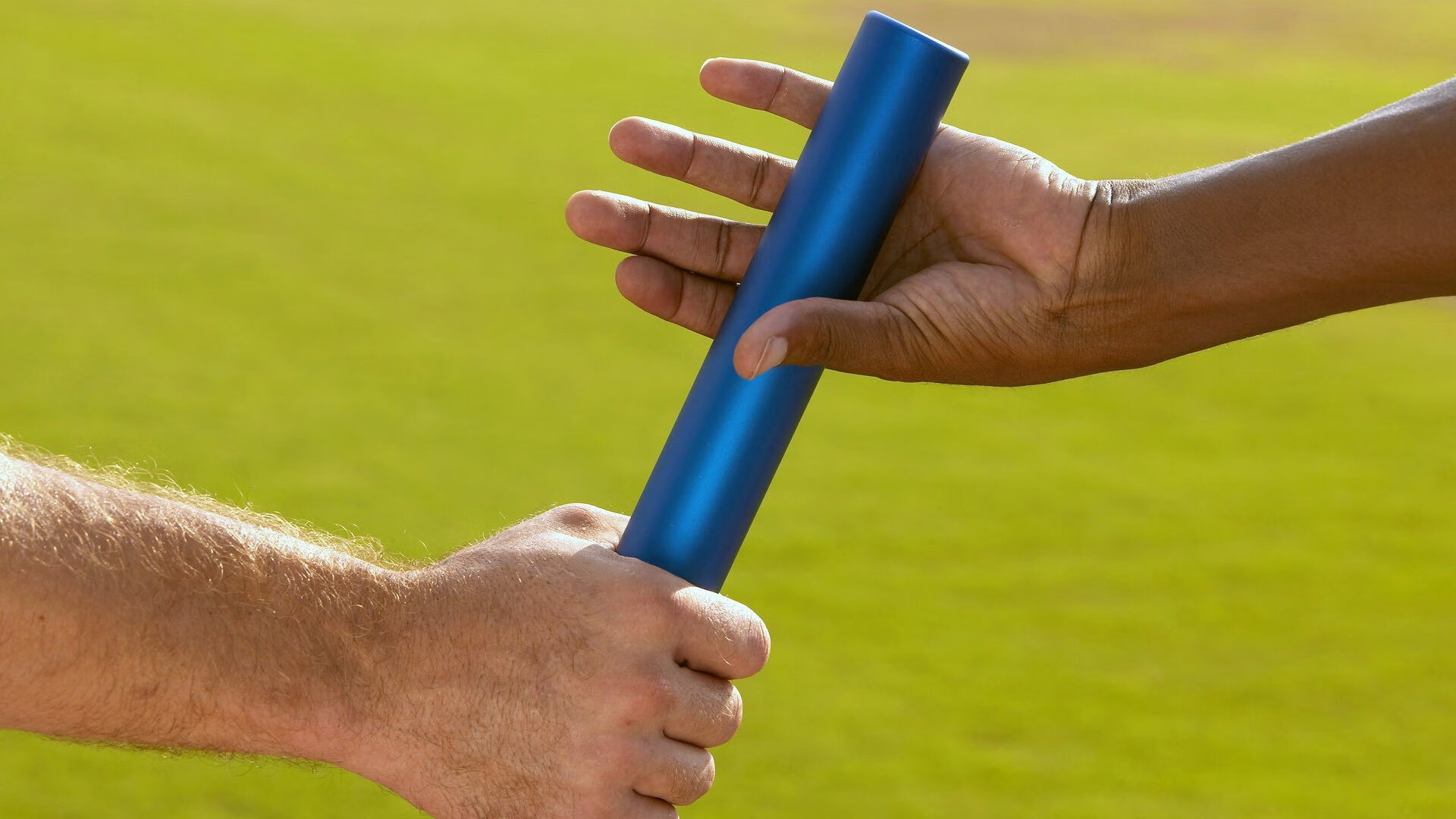 中超联赛激战正酣，争冠保级悬念迭起